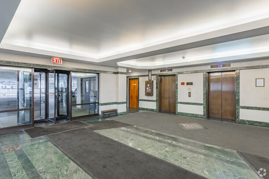 More Photos Of 4801 W Peterson Ave, Chicago Medical For Lease