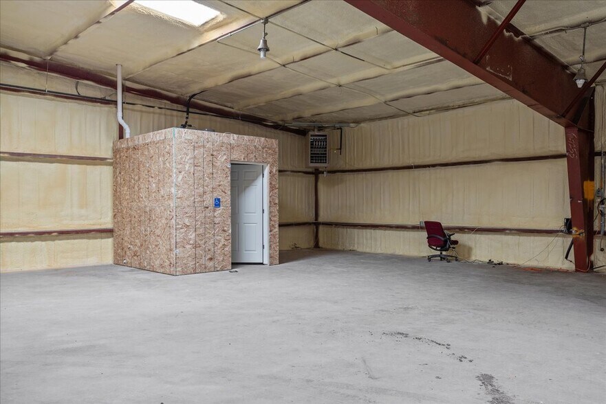 More Photos Of 2302 W Lincolnway, Cheyenne Light Manufacturing For Sale