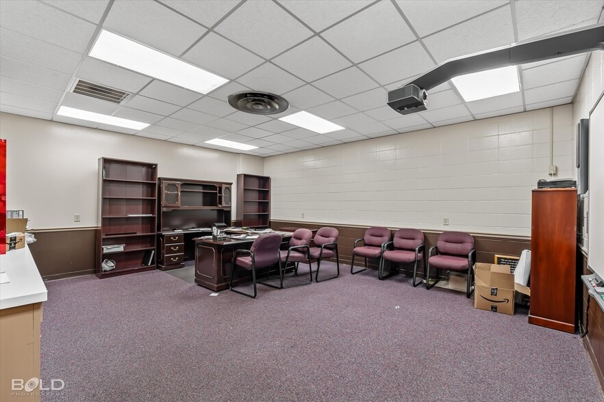 More Photos Of 523 Oxford Rd, Mansfield Office For Sale