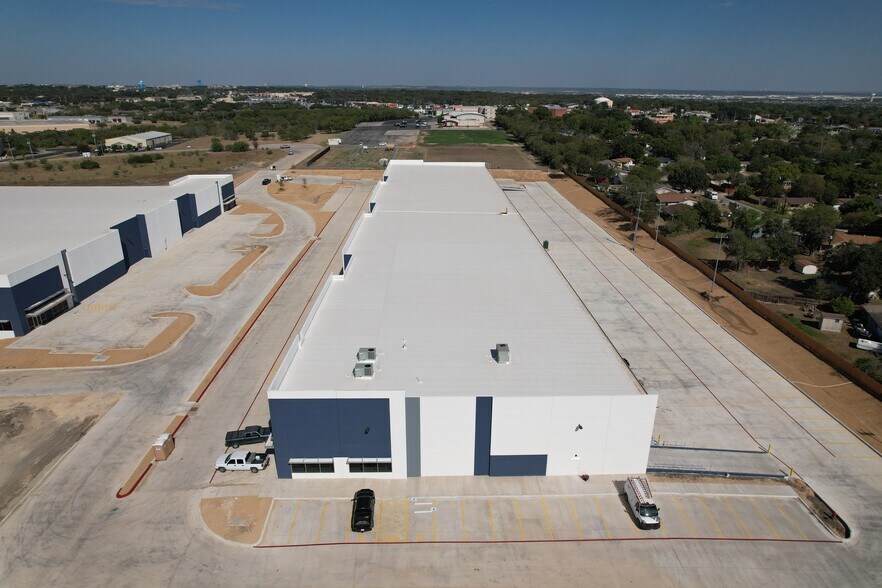 More Photos Of 1500 Northlake Pass, Universal City Unknown For Lease