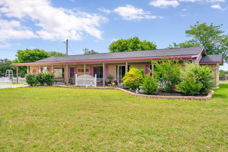 More Photos Of 5236 US-67 Hwy, Alvarado Freestanding For Sale