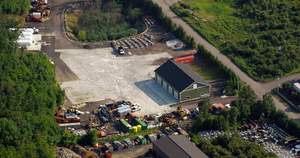 More Photos Of 125 Commerce Dr, Carmel Warehouse For Lease