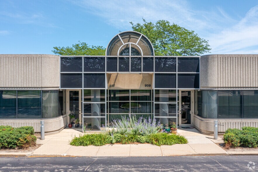 More Photos Of 3100 Dundee Rd, Northbrook Office For Lease