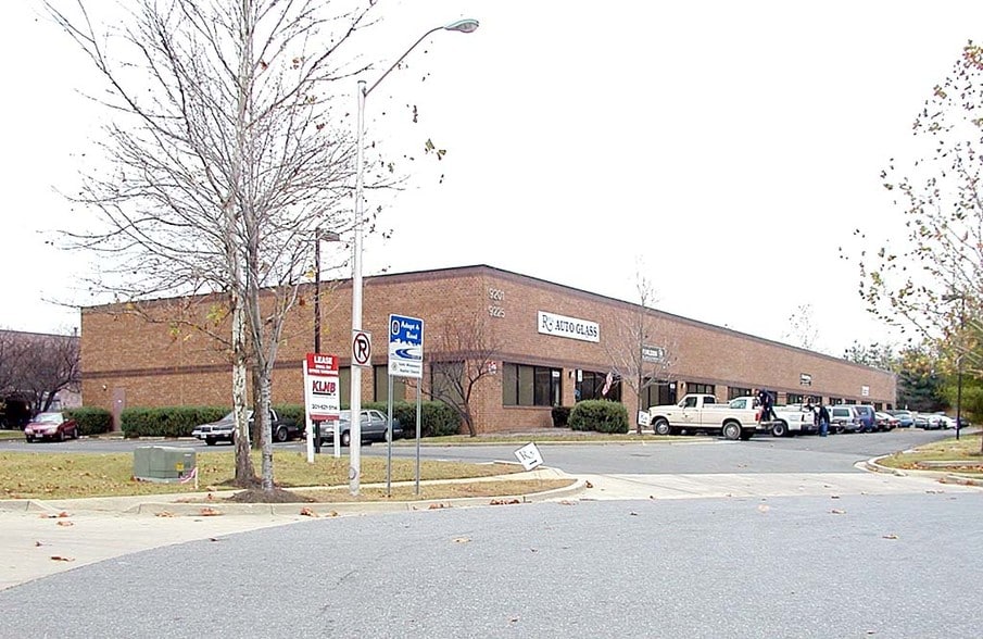 More Photos Of 9201-9225 Hampton Overlook, Capitol Heights Light Distribution For Lease
