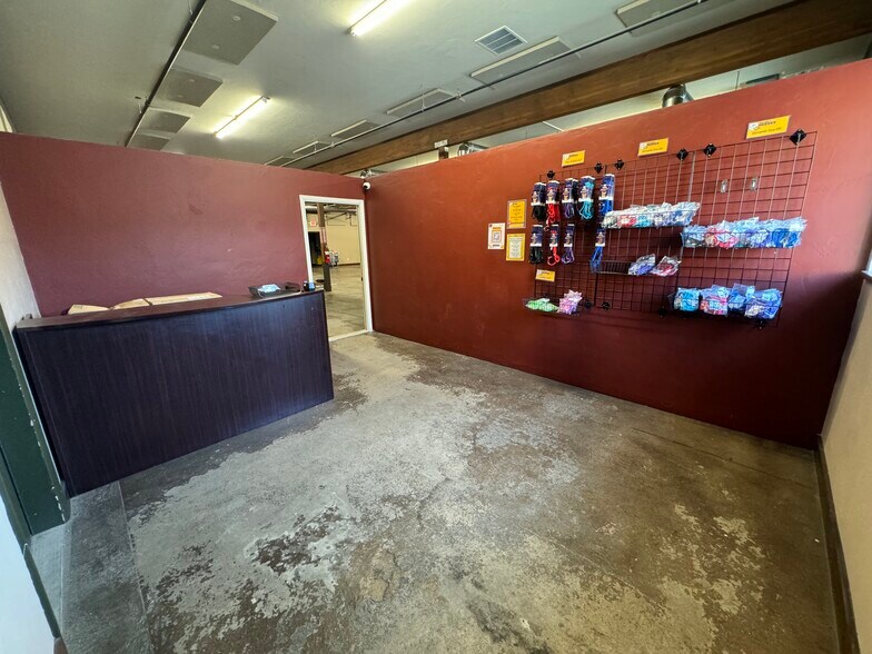 More Photos Of 1014 E Draper Pky, Draper Warehouse For Lease