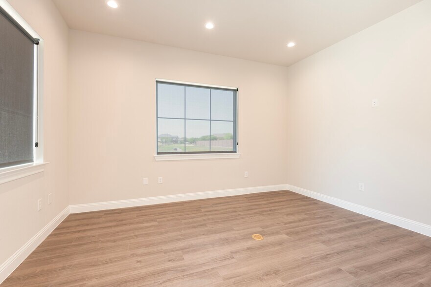 More Photos Of 2601 Little Elm Pkwy, Little Elm Office For Sale
