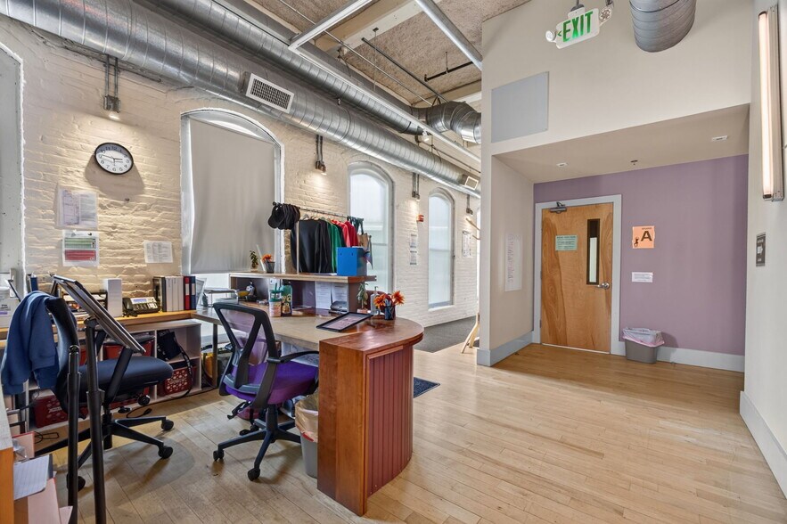 More Photos Of 420 Park St, Housatonic Flex For Sale