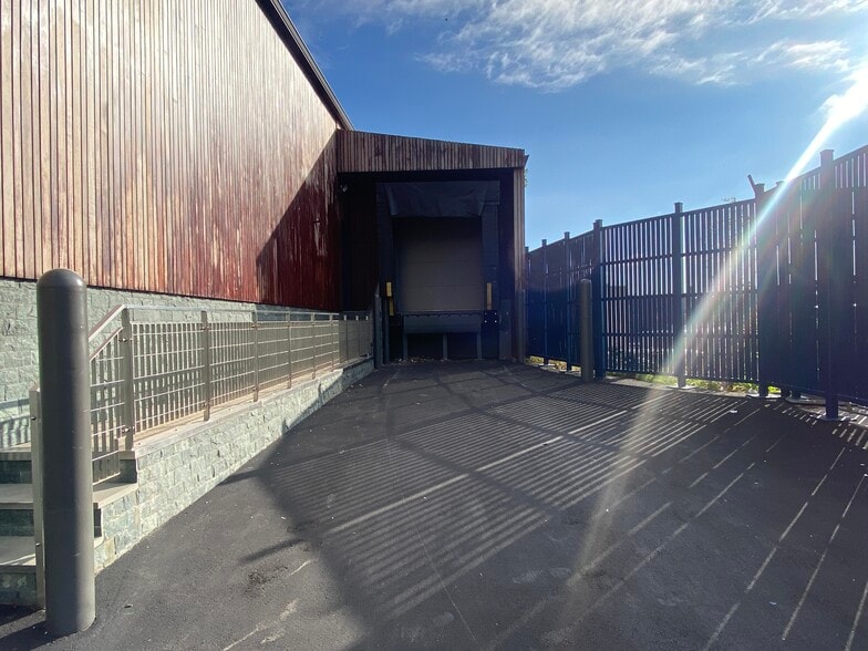 More Photos Of 28 Potter Ave, New Rochelle Light Distribution For Lease