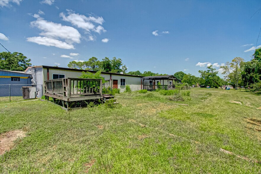 More Photos Of 3019 Dickinson Ave, Dickinson Freestanding For Sale