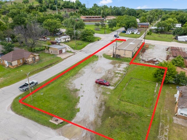 More Photos Of 1745 W Hensley Blvd, Bartlesville Service For Lease