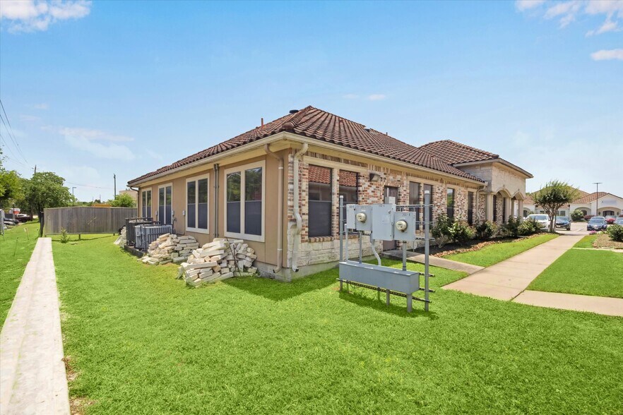 More Photos Of 360 E Medical Center Blvd, Webster Medical For Sale