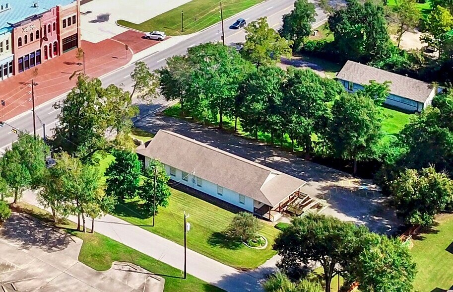 More Photos Of 21325 Eva St, Montgomery Office For Lease