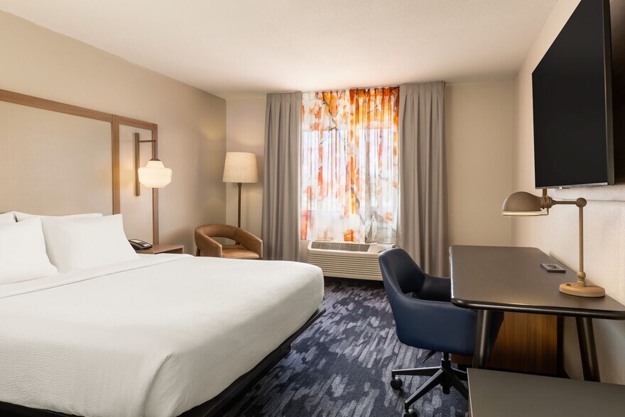 More Photos Of 3045 Centre Pointe Dr N, Roseville Hotel For Sale