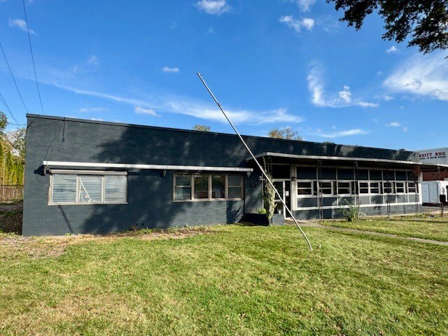 More Photos Of 96 Granby St, Bloomfield Warehouse For Lease