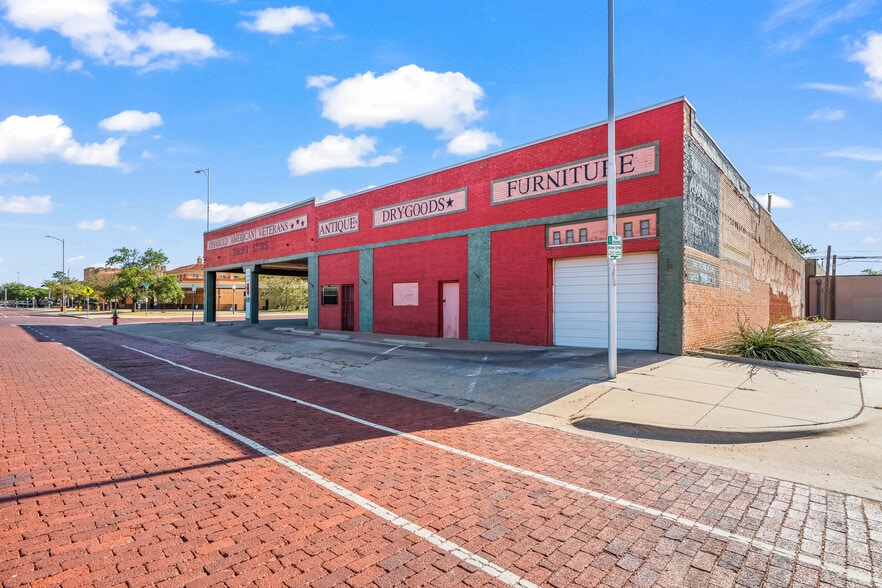 More Photos Of 1301 Buddy Holly Ave, Lubbock Warehouse For Sale