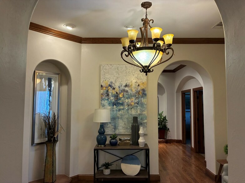 More Photos Of 1425 S Fretz Ave, Edmond Office For Sale