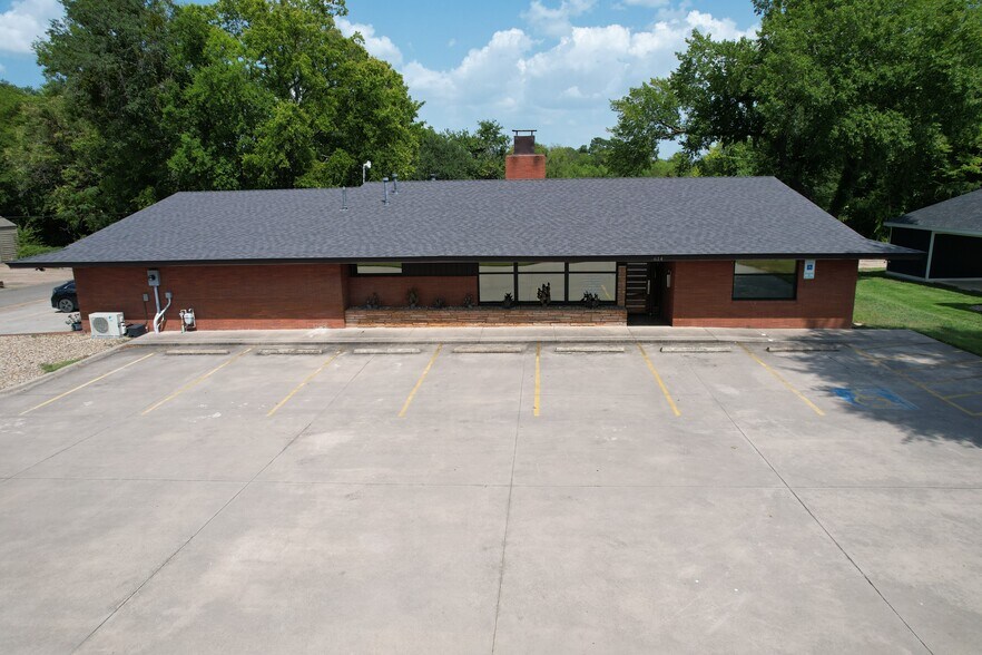 More Photos Of 614 Oak Ave, Sulphur Springs Office For Sale