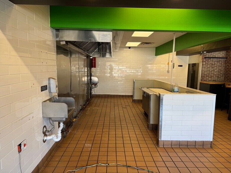 More Photos Of 1270-1280 Montauk Hwy, Oakdale Unknown For Lease