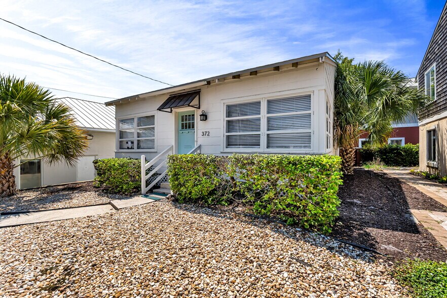 More Photos Of 372 Ahern St, Atlantic Beach Loft Creative Space For Sale
