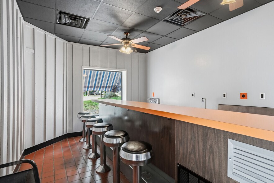 More Photos Of 924 N Bethlehem Pike, Ambler Restaurant For Sale