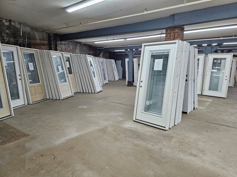 More Photos Of 1087 Sycamore St, Bristol Office For Sale