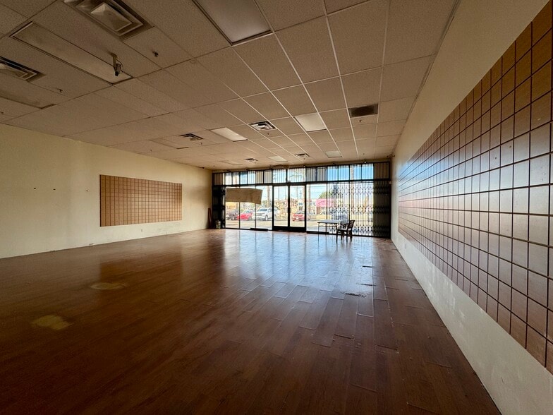 More Photos Of 10714 S Western Ave, Los Angeles Unknown For Lease