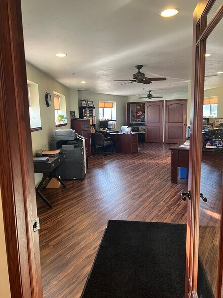 More Photos Of 2316 W Everett St, Appleton Industrial For Lease