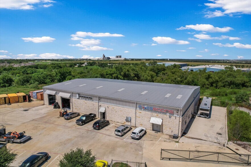 More Photos Of 1481 Robert S Light Blvd, Buda Warehouse For Lease