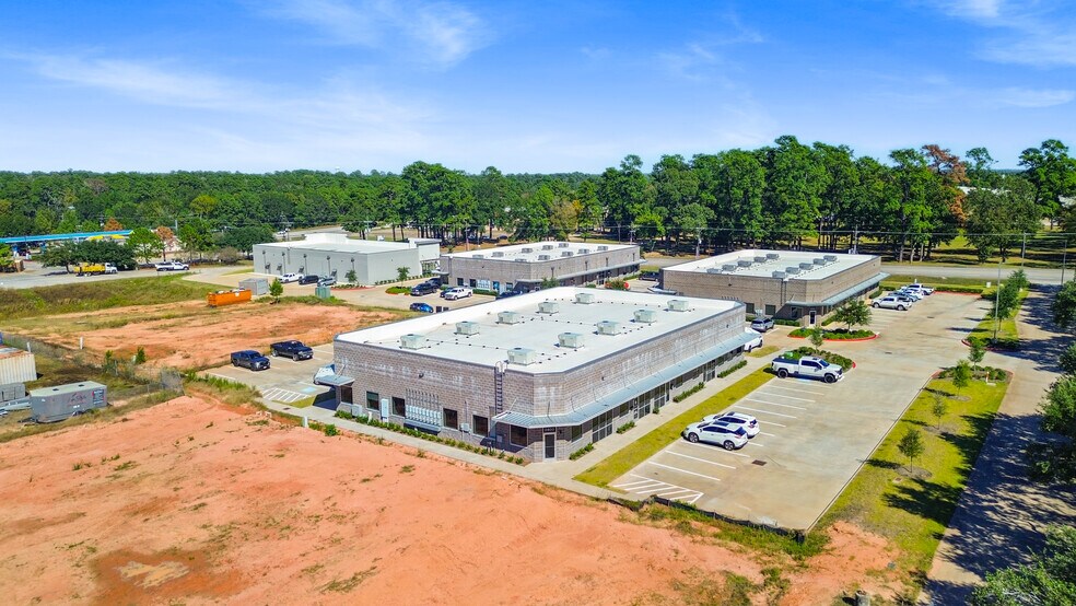 More Photos Of 2517 N Frazier St, Conroe Office For Sale