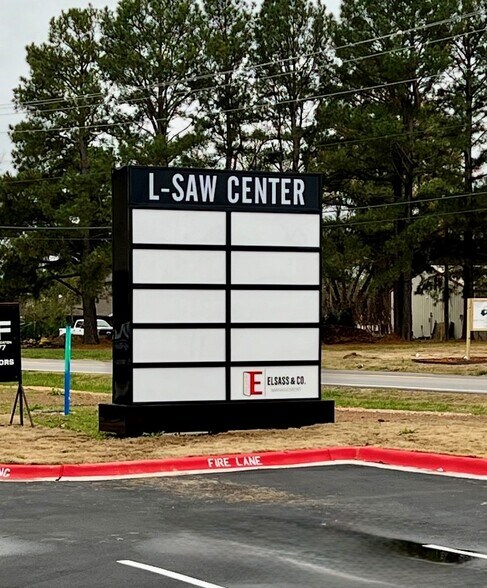 More Photos Of 184 South Maestri Road, Tontitown General Retail For Lease