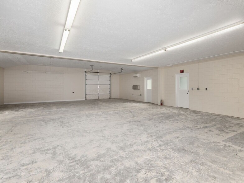 More Photos Of 732 Jonesborough St, Hendersonville Warehouse For Lease