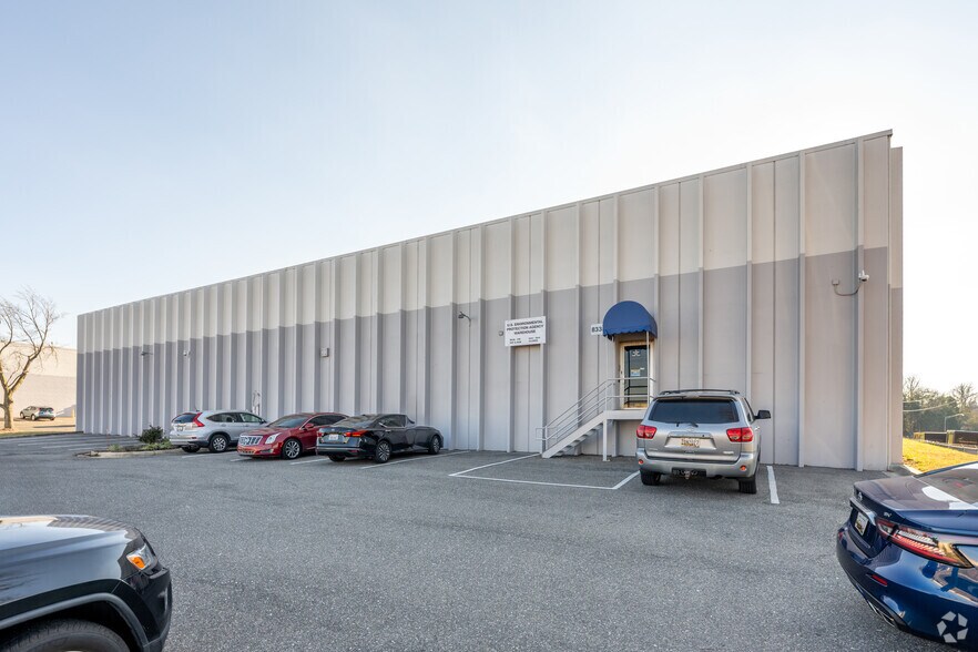 More Photos Of 8335-8373 Ardwick Ardmore Rd, Landover Warehouse For Lease