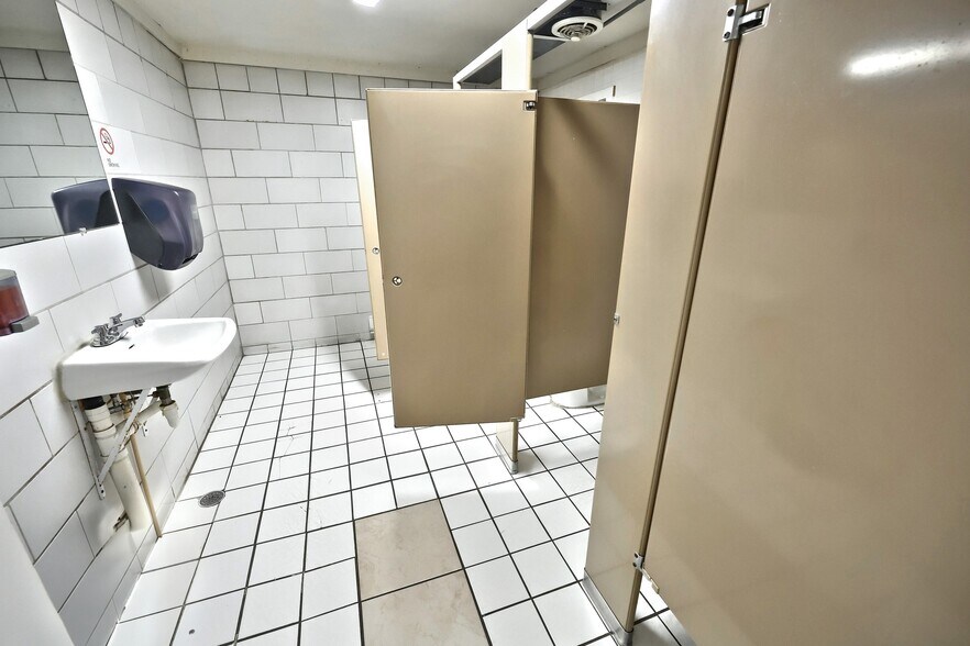 More Photos Of 21603 Middletown Rd, Freeland Freestanding For Sale