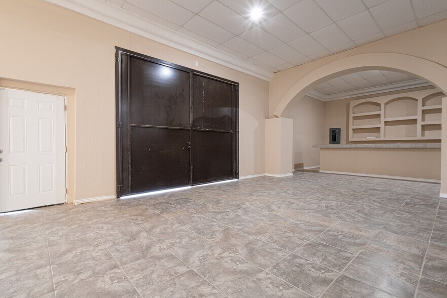 More Photos Of 13644 David Dr, El Paso Showroom For Lease