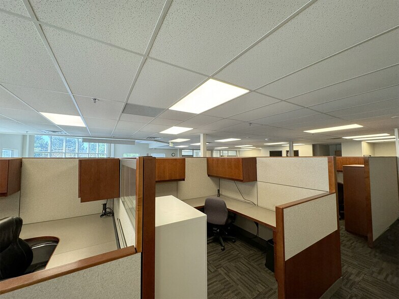 More Photos Of 567-599 W 66th St, Loveland Light Distribution For Lease