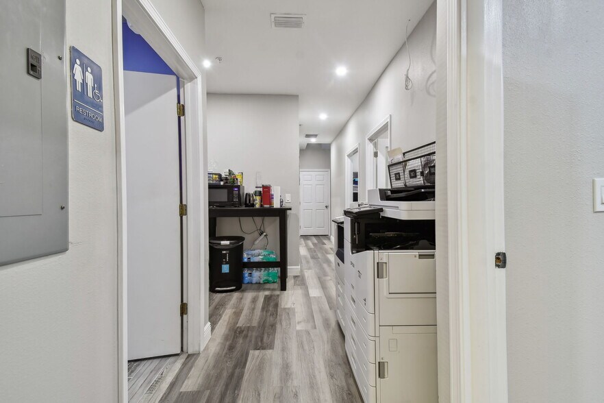 More Photos Of 6520 US Highway 301, Riverview General Retail For Sale