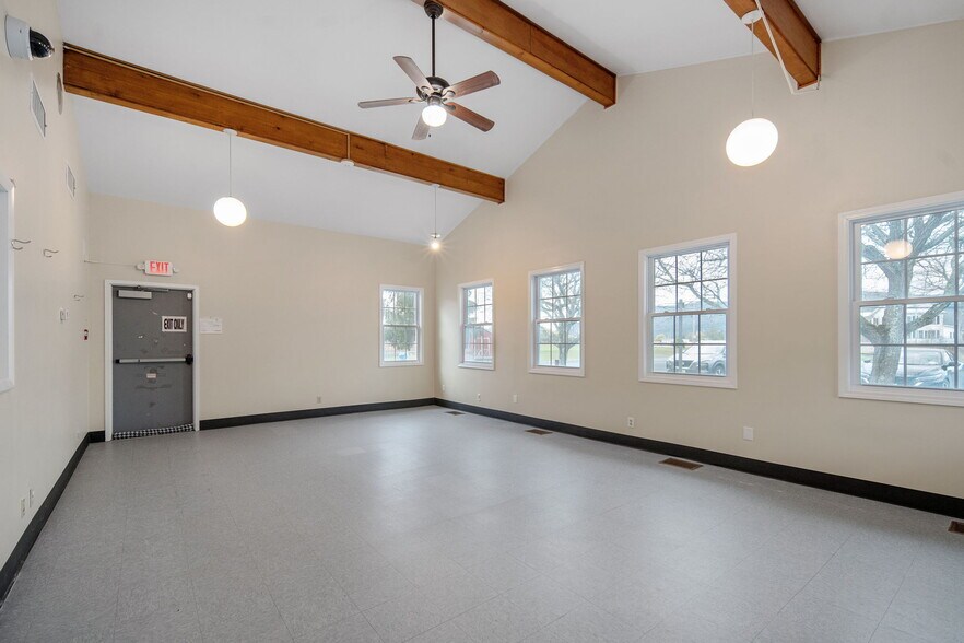 More Photos Of 4956 NY-30, Schoharie Flex For Sale
