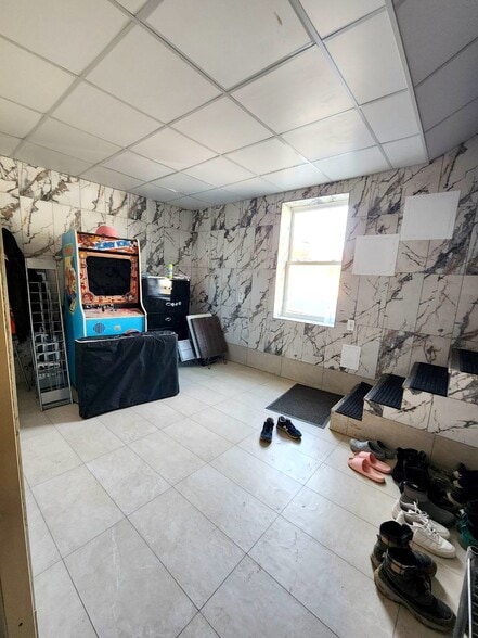 More Photos Of 7511 Leavenworth Rd, Kansas City Auto Repair For Sale