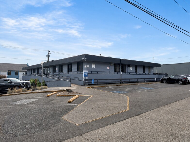 More Photos Of 2460 Willamette St, Eugene Medical For Lease