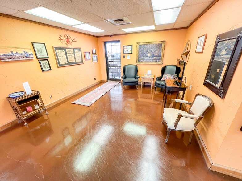 More Photos Of 1001-1009 W Industrial Ave, Midland Warehouse For Lease
