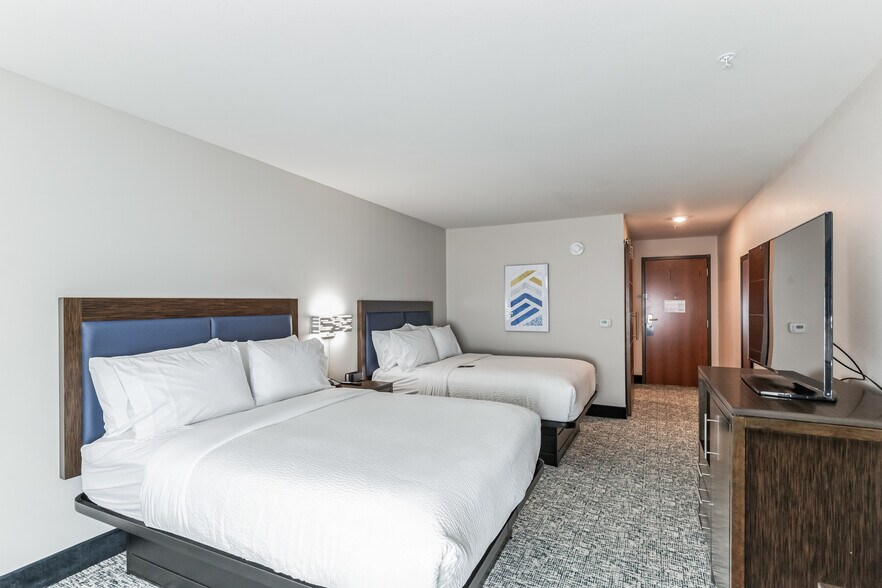 More Photos Of 4 Reynolds Mountain Blvd, Asheville Hotel For Sale