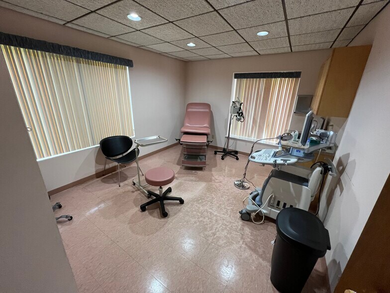 More Photos Of 971 US Highway 202 N, Branchburg Medical For Lease