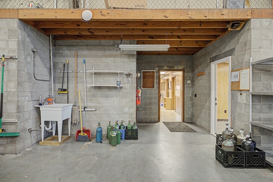 More Photos Of 225 Fiberglass Dr, Mount Juliet Warehouse For Lease