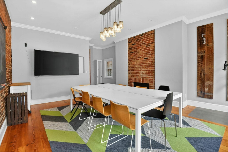 More Photos Of 110 S Columbus St, Alexandria Storefront Retail Office For Sale