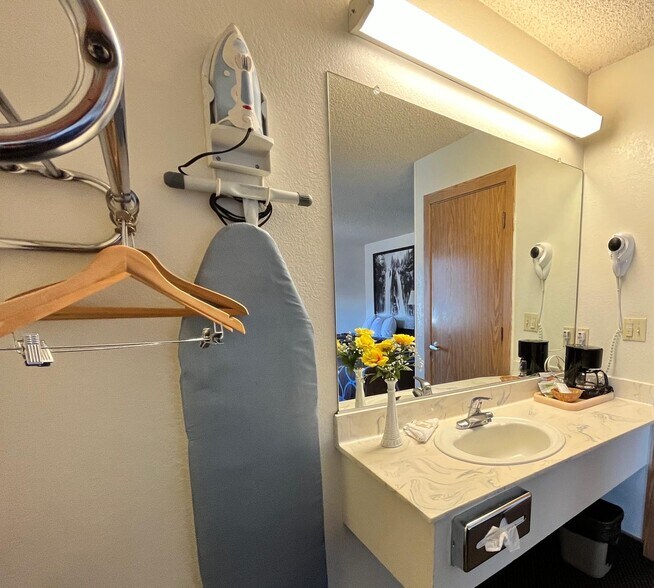 More Photos Of 30 Gilmore Rd, Red Bluff Hotel For Sale