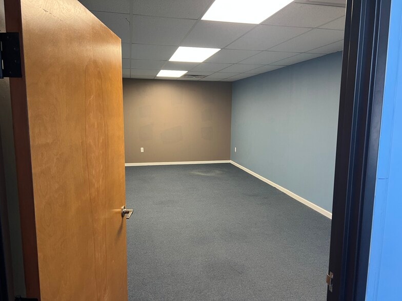 More Photos Of 1400 Scott Lake Rd, Waterford Office For Lease