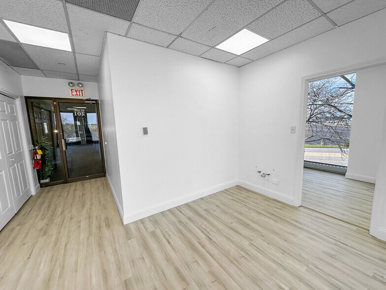 More Photos Of 62 Orland Square Dr, Orland Park Office For Sale