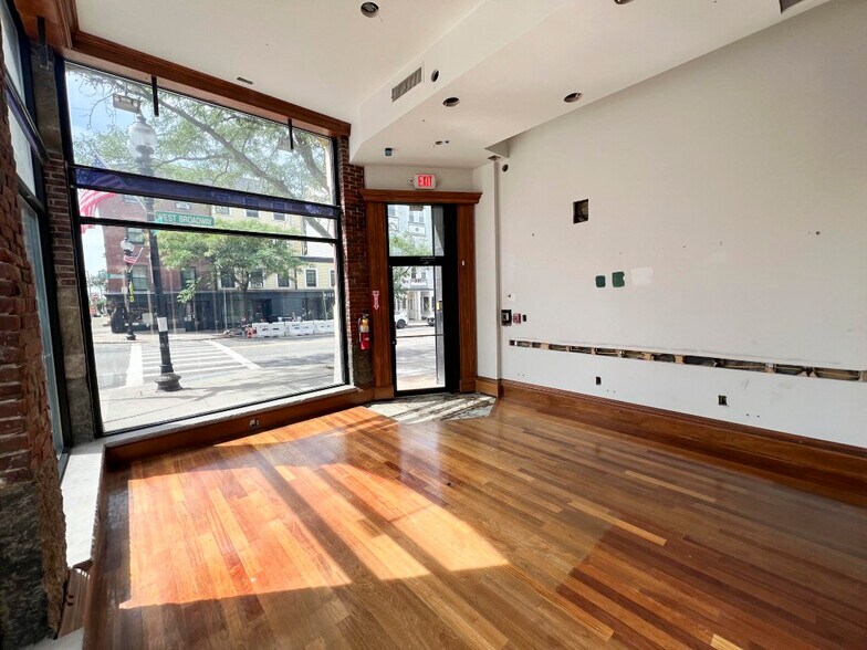 More Photos Of 366 W Broadway, Boston Storefront Retail Residential For Lease