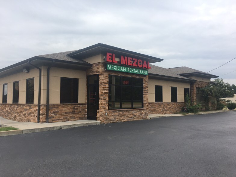 Primary Photo Of 8834 US Highway 51 N, Millington Restaurant For Lease