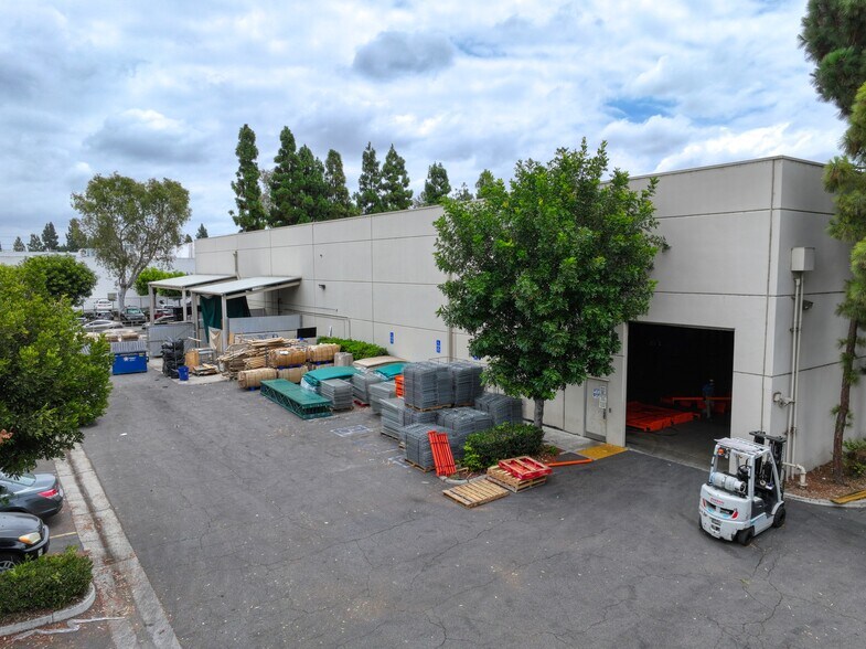 More Photos Of 7345 Orangewood Ave, Garden Grove Warehouse For Sale